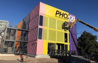 PHOXXI-Containerhalle | Glasfassade bedruckte Lochfolie