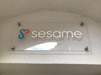 sesame - The Gate | Firmenschild mit Abstandshaltern